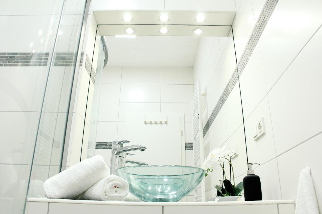 Secret Hideaways Cozystudio Superior Apartments Mit Wifi L 450M Bis Uni L Messe L Flughafen L Zoo Duisburgo Esterno foto